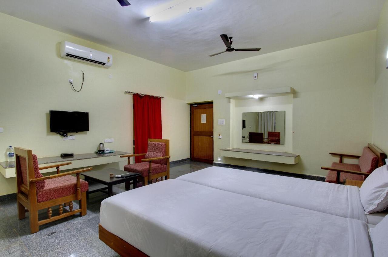 Kanthi Resorts Badami Bāgalkot Eksteriør billede