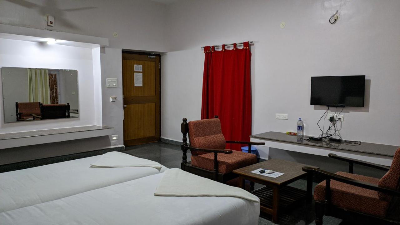 Kanthi Resorts Badami Bāgalkot Eksteriør billede