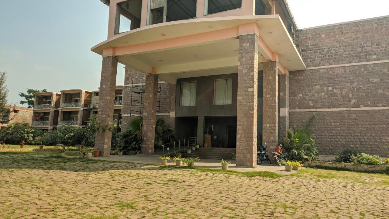 Kanthi Resorts Badami Bāgalkot Eksteriør billede