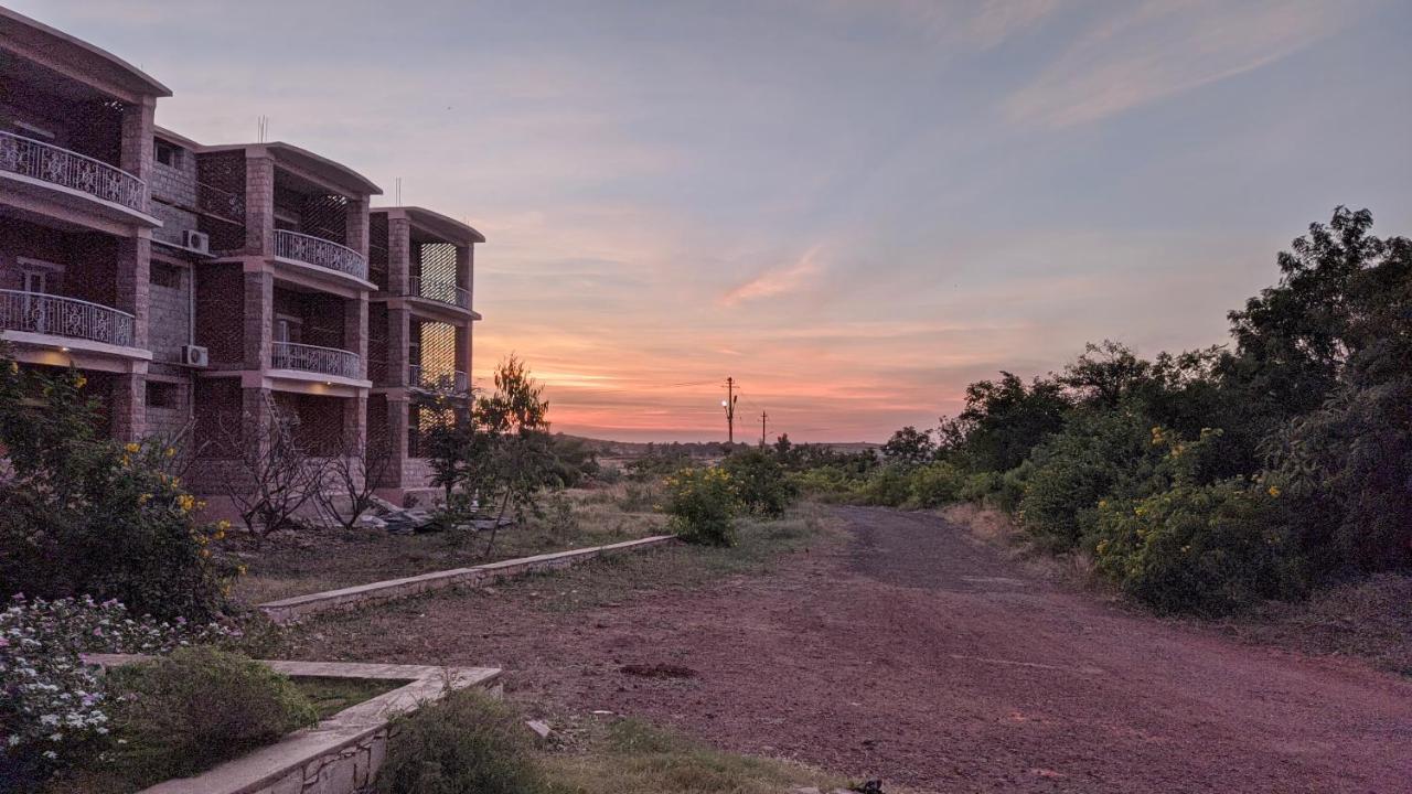 Kanthi Resorts Badami Bāgalkot Eksteriør billede