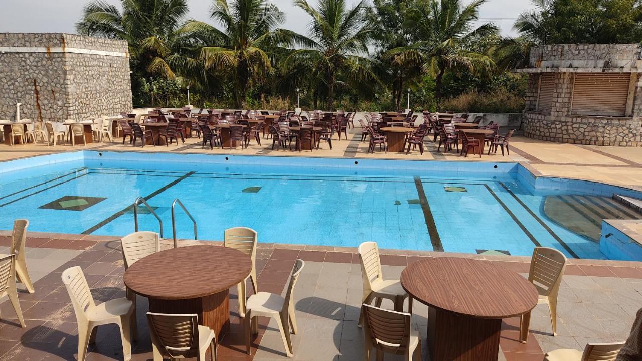Kanthi Resorts Badami Bāgalkot Eksteriør billede