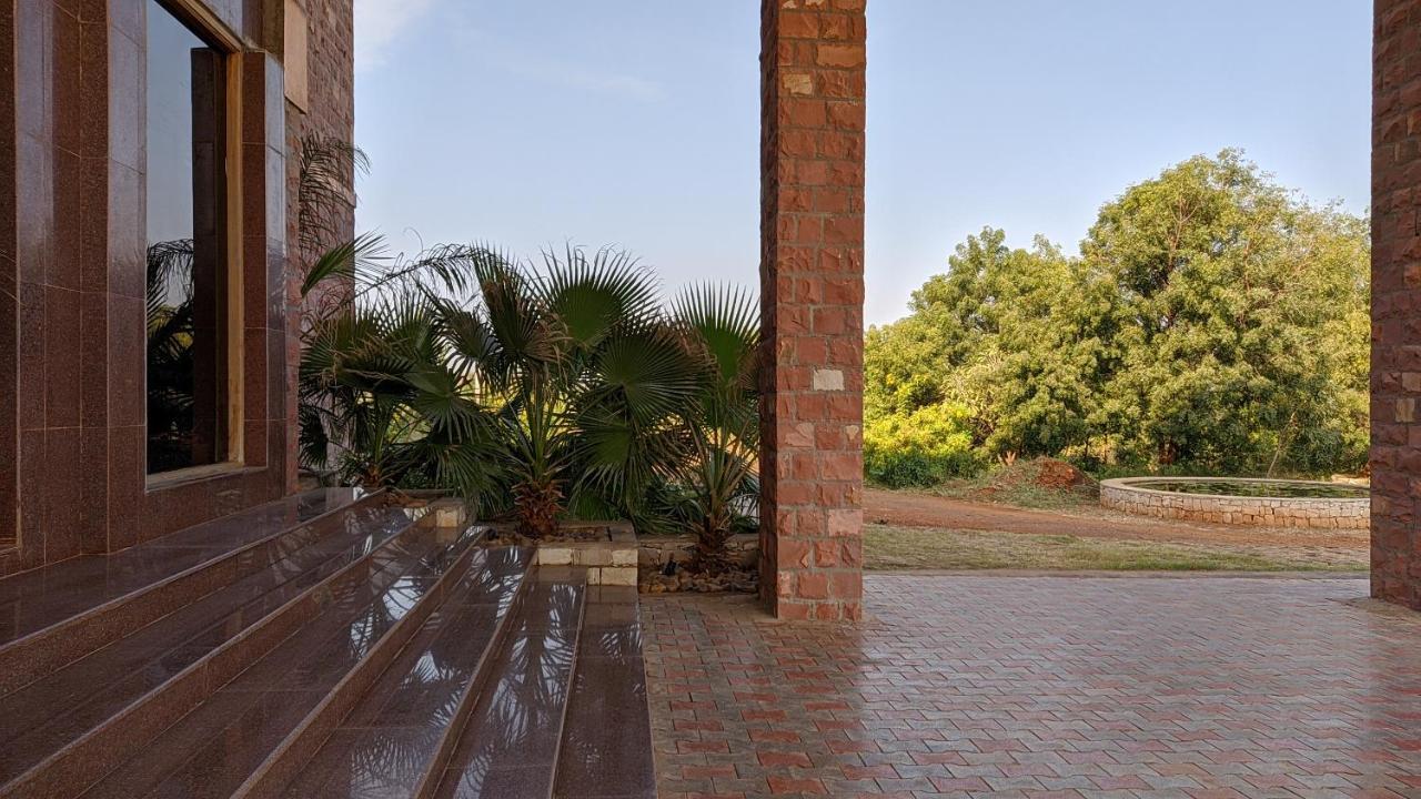 Kanthi Resorts Badami Bāgalkot Eksteriør billede