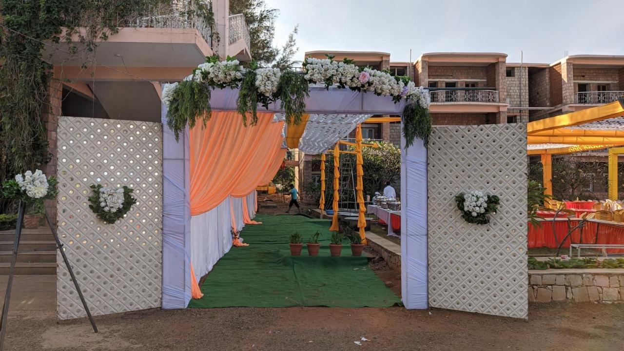 Kanthi Resorts Badami Bāgalkot Eksteriør billede
