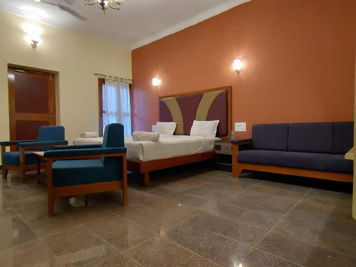 Kanthi Resorts Badami Bāgalkot Eksteriør billede