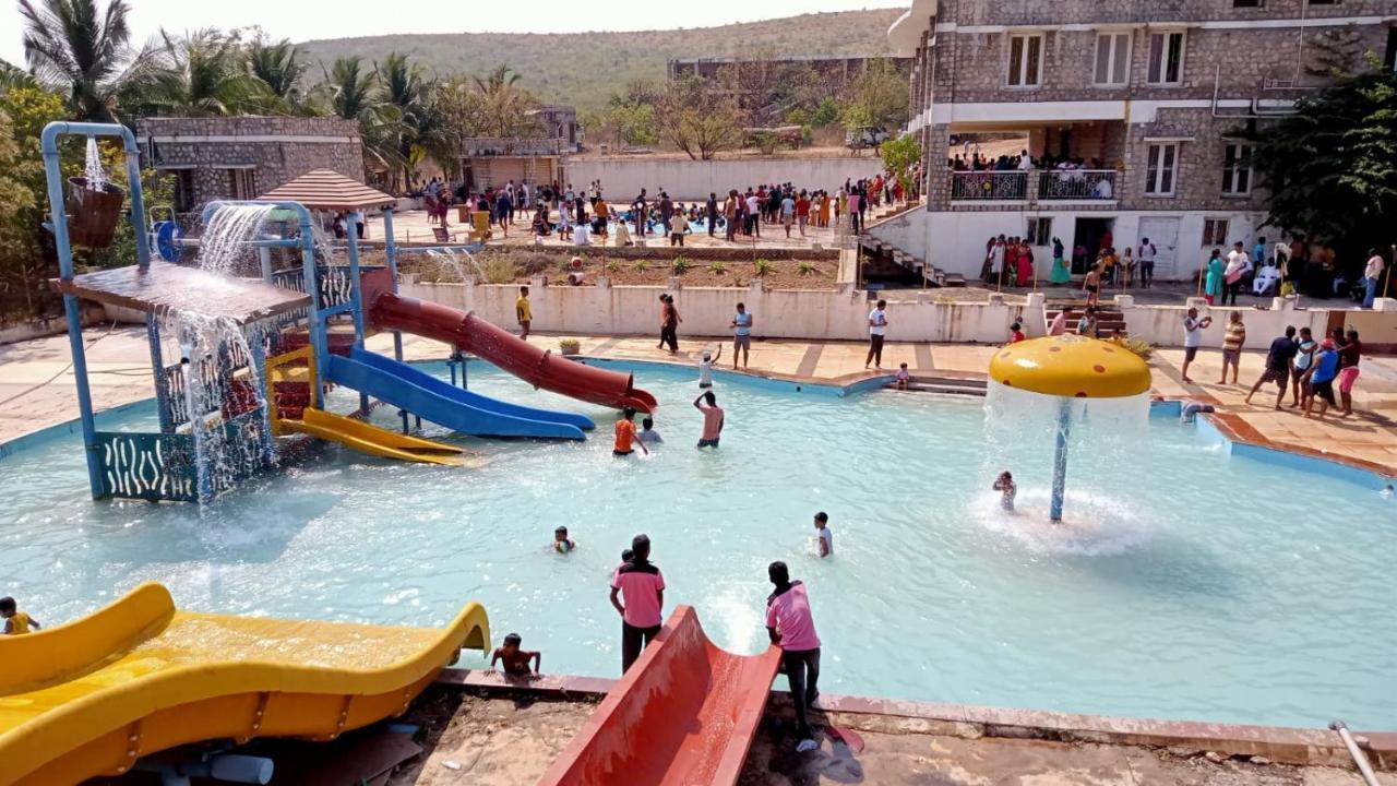 Kanthi Resorts Badami Bāgalkot Eksteriør billede